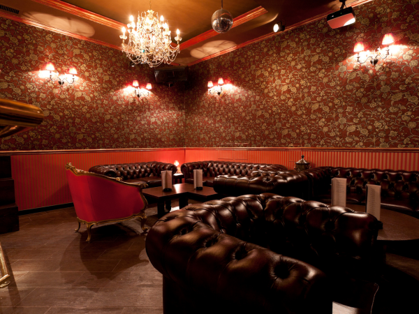 Reserve The Lounge